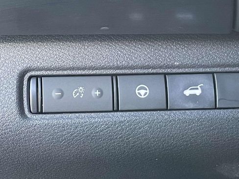 Used 2023 Nissan Pathfinder SL image 18