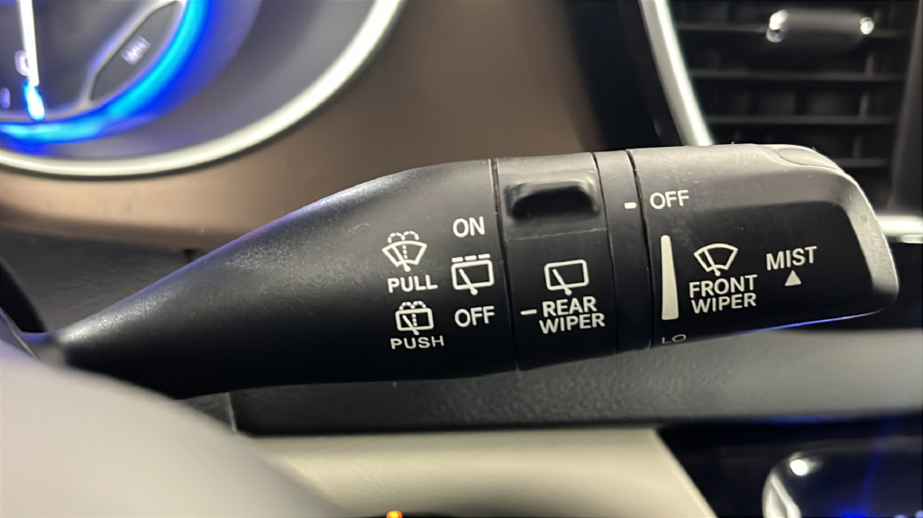 Used 2018 Chrysler Pacifica Touring Plus w/ Tire & Wheel Group FWD image 24