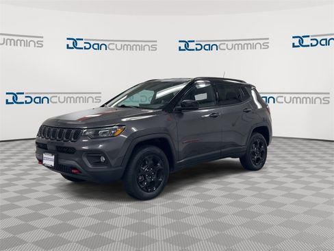 Used 2023 Jeep Compass Trailhawk image 4