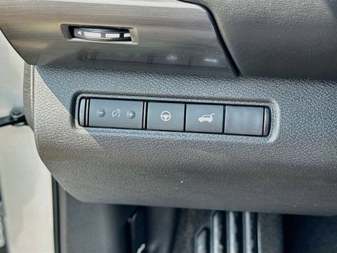 Used 2022 Nissan Pathfinder SL AWD/4WD image 6