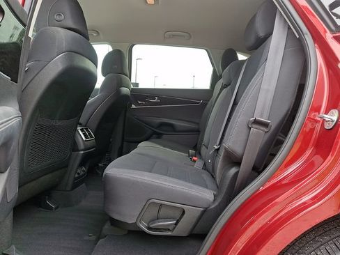 Used 2017 Kia Sorento AWD image 11