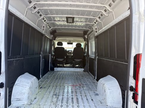 Used 2025 RAM ProMaster 2500 w/ Convenience Group FWD image 18