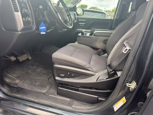 Used 2019 Chevrolet Silverado 1500 LT w/ LPO, Black Pack AWD/4WD image 10