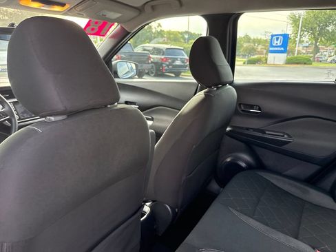 Used 2018 Nissan Kicks SV FWD image 20