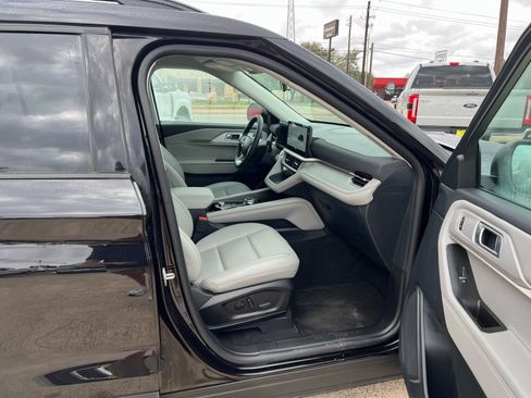 New 2026 Ford Explorer Active w/ Active Comfort Package RWD image 9