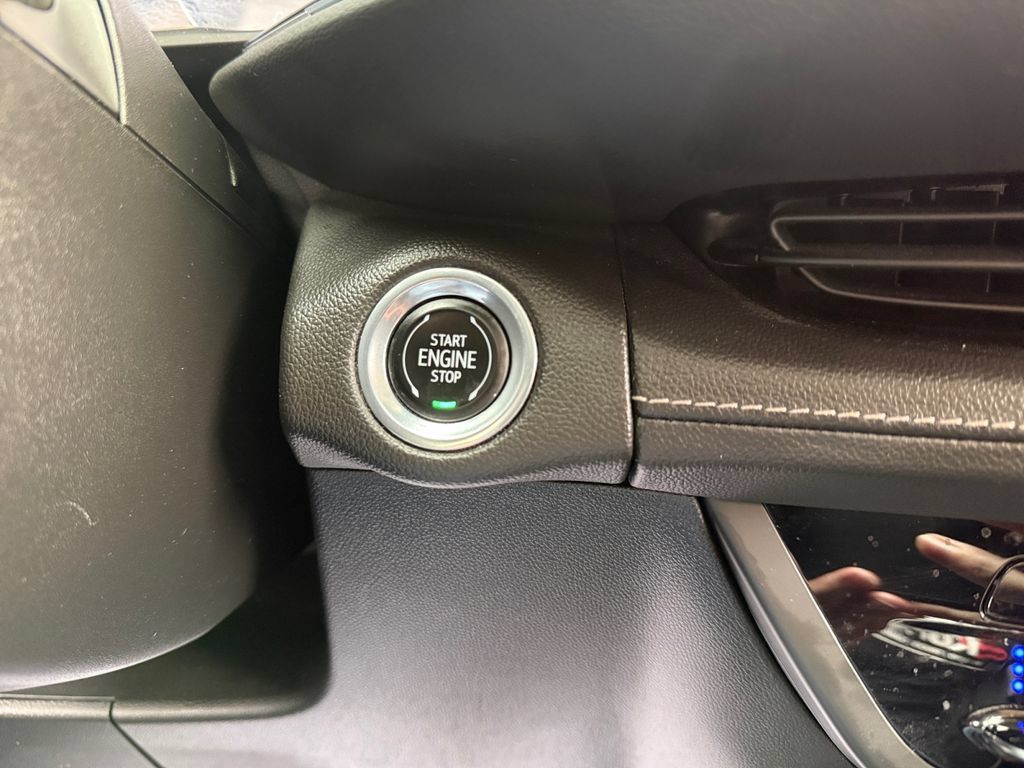 Used 2023 Buick Envision Avenir AWD/4WD image 32