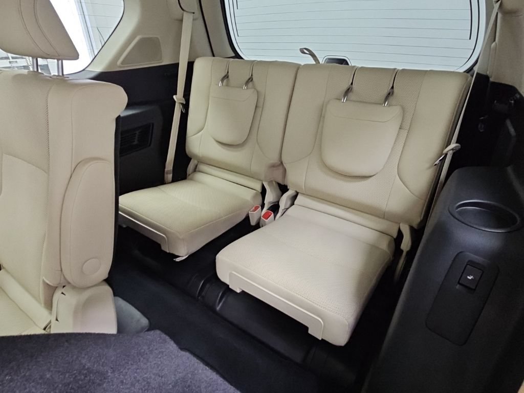 Used 2023 Lexus GX 460 Premium w/ Accessory Package AWD/4WD image 34