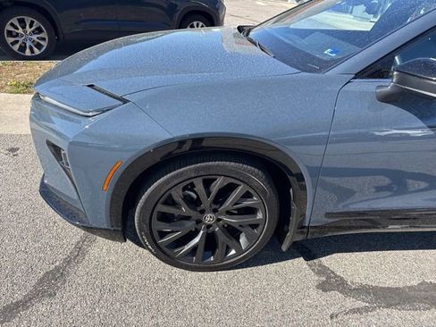 Used 2025 Toyota Crown Signia w/ Advanced Technology Package image 3