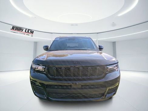 New 2025 Jeep Grand Cherokee L Limited w/ Black Appearance Package image 7