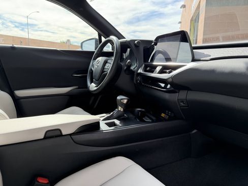 Used 2024 Lexus UX 250h FWD image 38