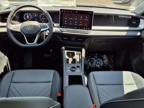New 2025 Volkswagen Tiguan SE image 17