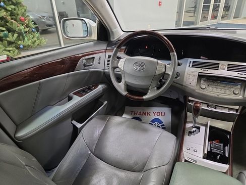 Used 2010 Toyota Avalon Limited image 17