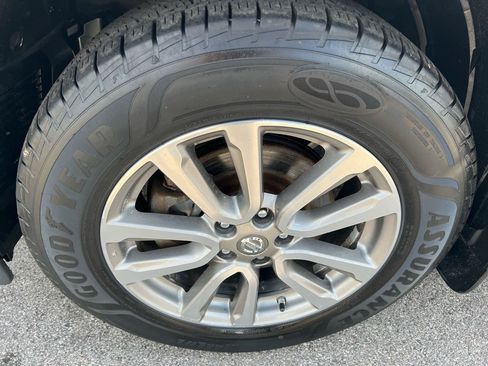 Used 2014 Nissan Pathfinder S AWD/4WD image 2