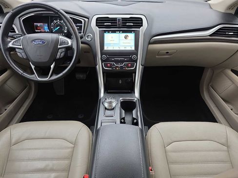 Used 2017 Ford Fusion SE w/ Fusion SE Technology Package image 14