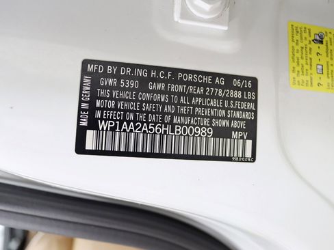 Used 2017 Porsche Macan image 36