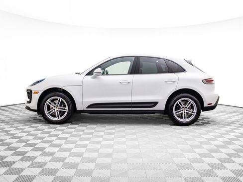 Certified 2025 Porsche Macan image 2