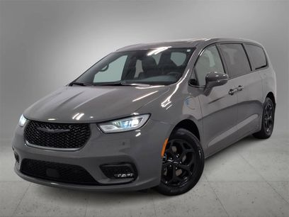 Used 2022 Chrysler Pacifica Limited w/ S Appearance Package