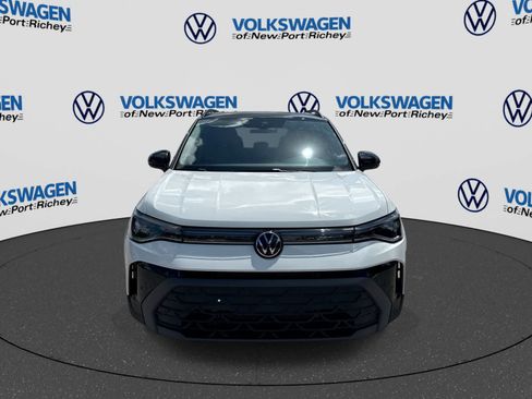 Used 2025 Volkswagen Taos SE FWD image 17