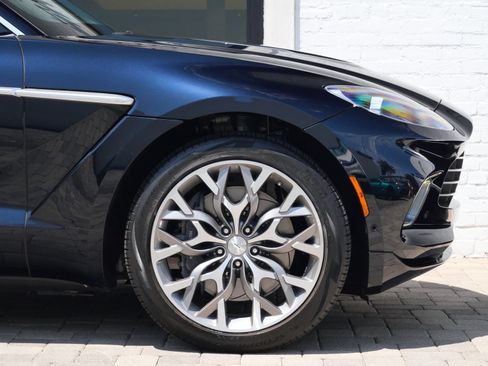 Used 2023 Aston Martin DBX AWD/4WD image 4
