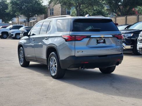 Used 2023 Chevrolet Traverse LT FWD image 3