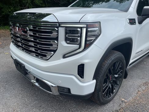 Used 2023 GMC Sierra 1500 Denali w/ Technology Package AWD/4WD image 11