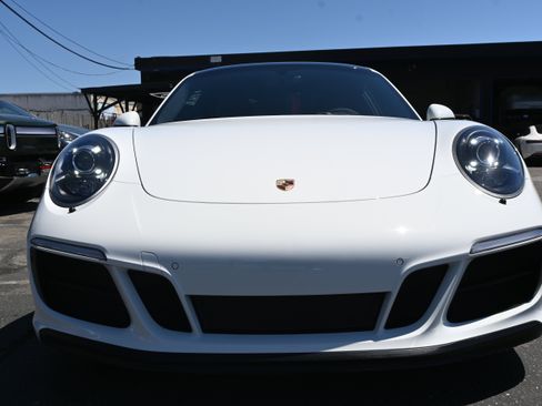Used 2018 Porsche 911 GT3 RS image 6