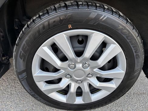 Used 2009 Pontiac Vibe AWD w/ Sun And Sound Package image 29