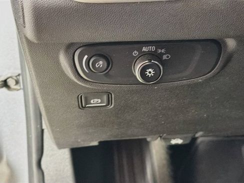 Used 2020 GMC Terrain SLE w/ LPO, Floor Liner Package FWD image 12