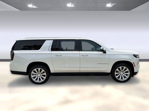 Certified 2025 Chevrolet Suburban Premier RWD image 7