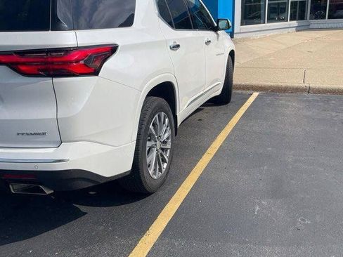 Used 2023 Chevrolet Traverse Premier AWD/4WD image 3