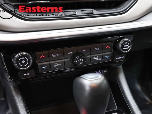 Used 2025 Jeep Compass Limited AWD/4WD image 19