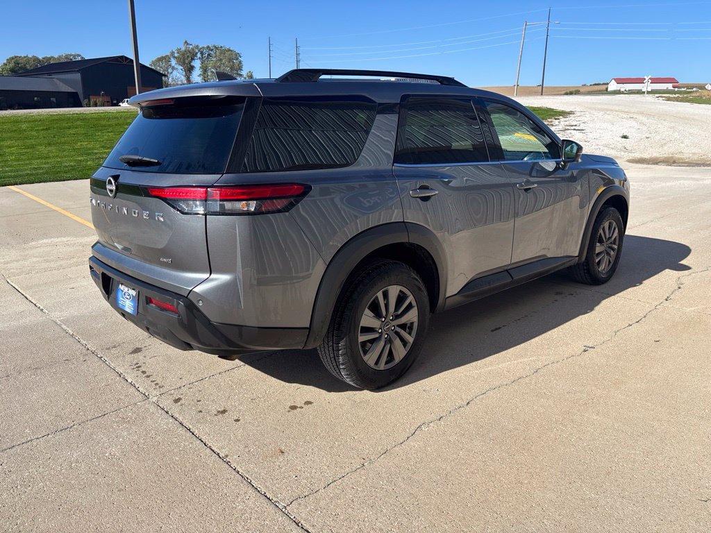 Used 2025 Nissan Pathfinder SV AWD/4WD image 4