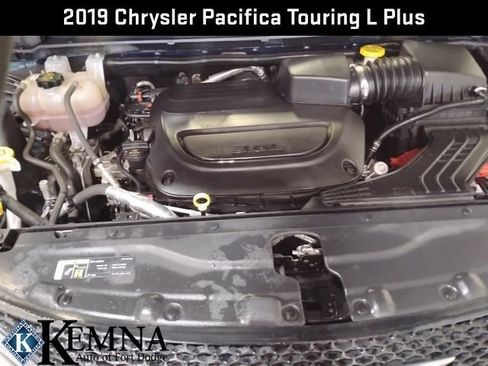 Used 2019 Chrysler Pacifica Touring-L Plus image 23