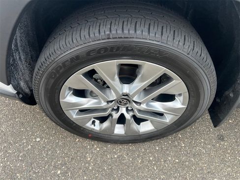 Used 2025 Toyota RAV4 XLE Premium image 16