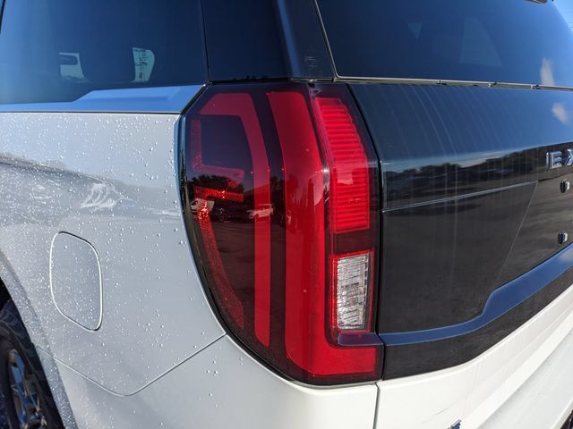 Used 2025 Ford Expedition Active RWD image 10