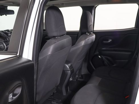 Used 2018 Jeep Renegade Altitude FWD image 24