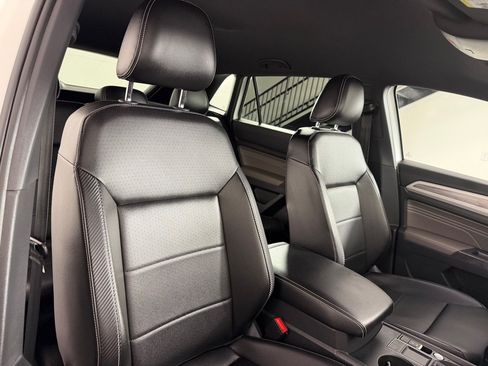 Used 2021 Volkswagen Atlas Cross Sport SE w/ Luggage Net & Mats Package FWD image 24