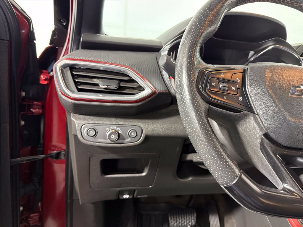 Used 2022 Chevrolet TrailBlazer RS w/ Technology Package FWD image 13