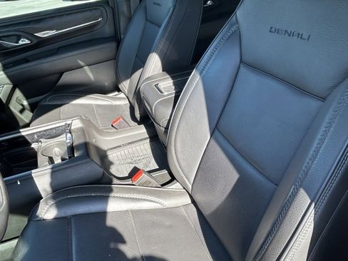 Used 2023 GMC Yukon Denali image 17