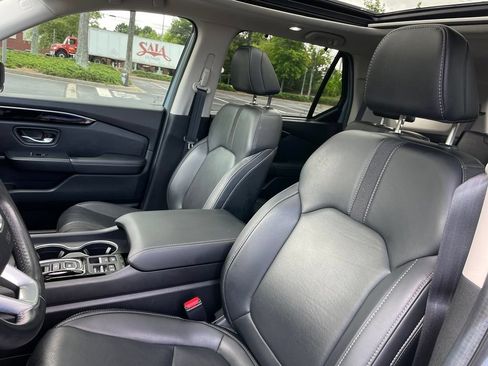 Certified 2025 Honda Pilot Touring image 25