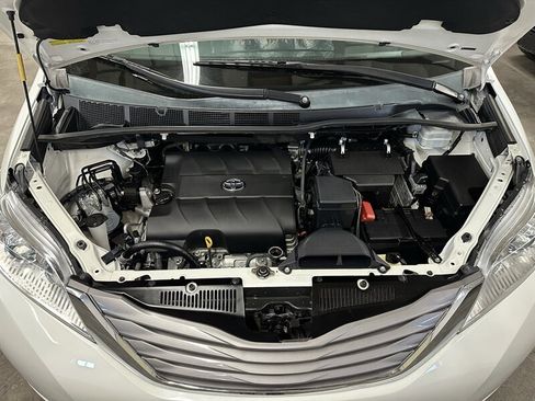 Used 2015 Toyota Sienna XLE AWD/4WD image 9
