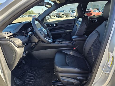 New 2026 Jeep Compass Latitude image 16