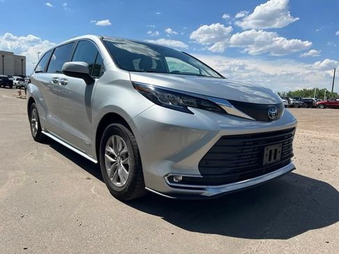 Used 2021 Toyota Sienna XLE FWD image 8