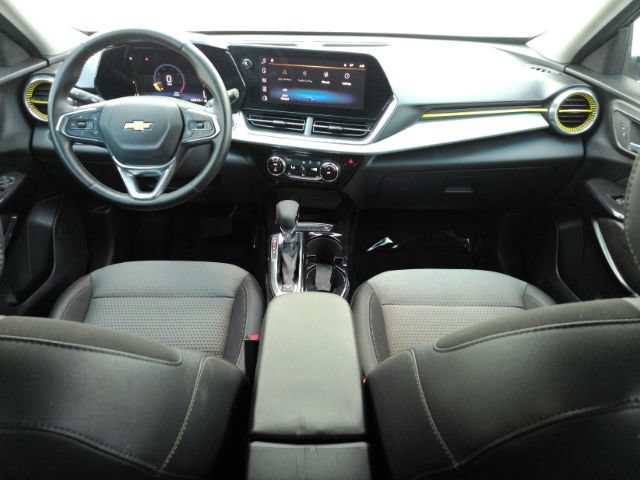 Used 2026 Chevrolet Trax LT w/ Sunroof Package FWD image 2