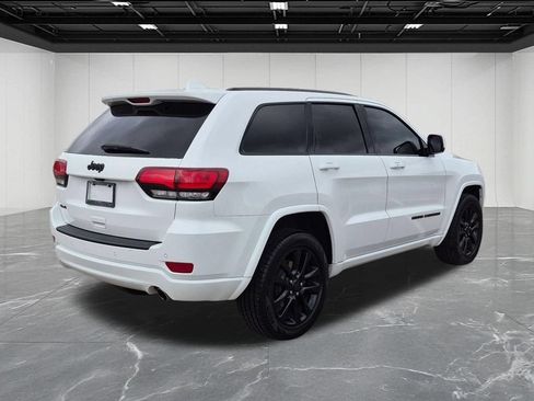 Used 2019 Jeep Grand Cherokee Altitude AWD/4WD image 5