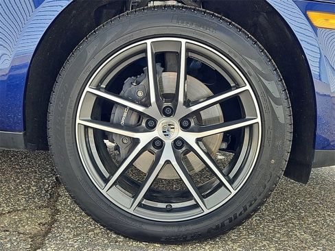 Certified 2025 Porsche Macan image 11