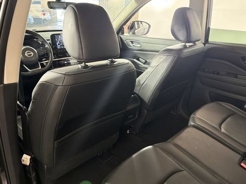 Used 2023 Nissan Pathfinder SL w/ Lighting Package (N92) FWD image 20