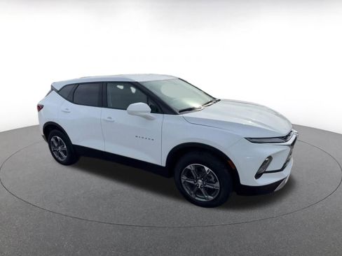 Used 2025 Chevrolet Blazer LT image 2