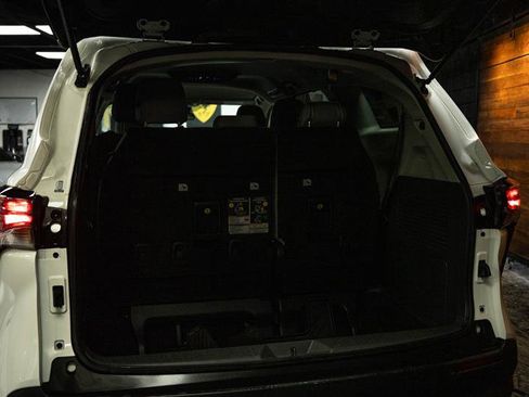 Used 2022 Toyota Sienna LE image 7