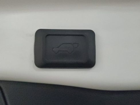 Used 2022 Toyota RAV4 XSE AWD/4WD image 11